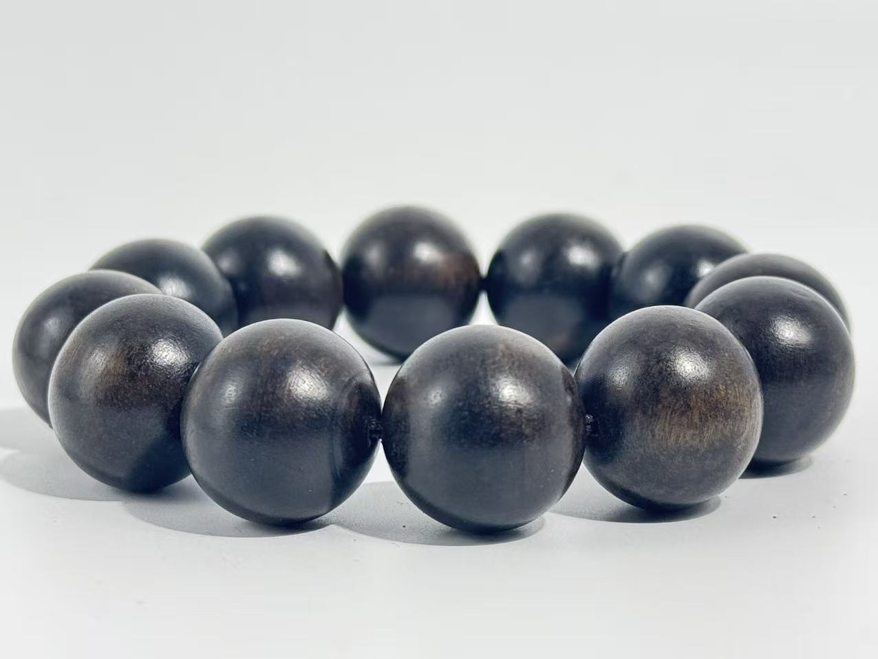 莺歌绿沉香木串20mmZ279