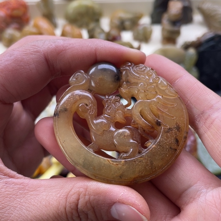 蛇纹石玉颈饰未镶嵌