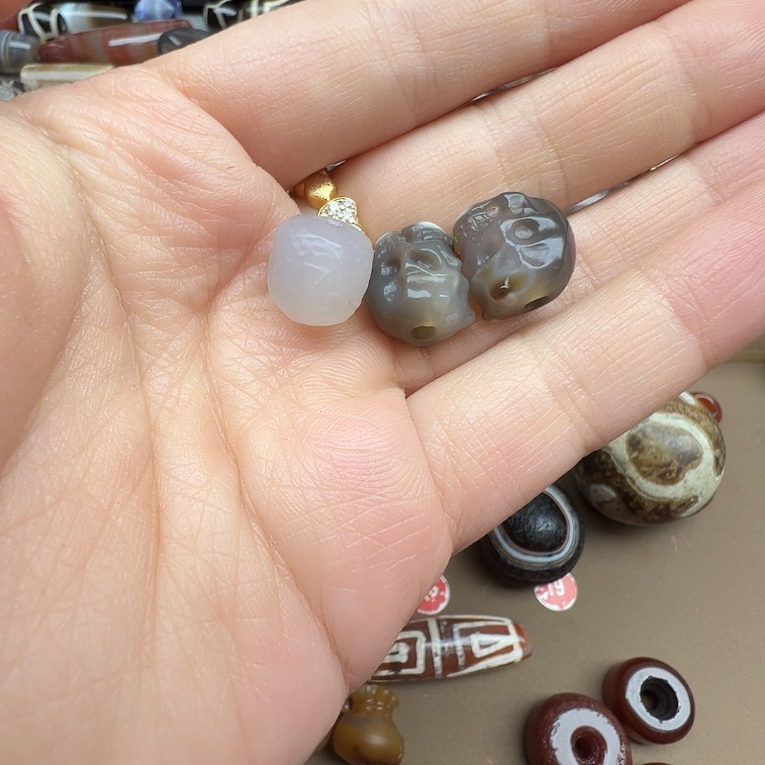 轻***z玛瑙/玉髓未镶嵌珠宝半成品