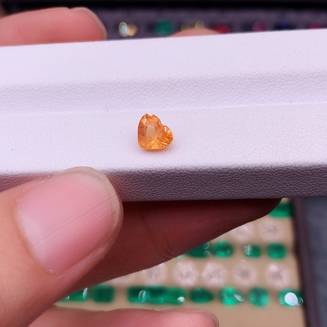 石榴石（芬达石）珠宝半成品未镶嵌