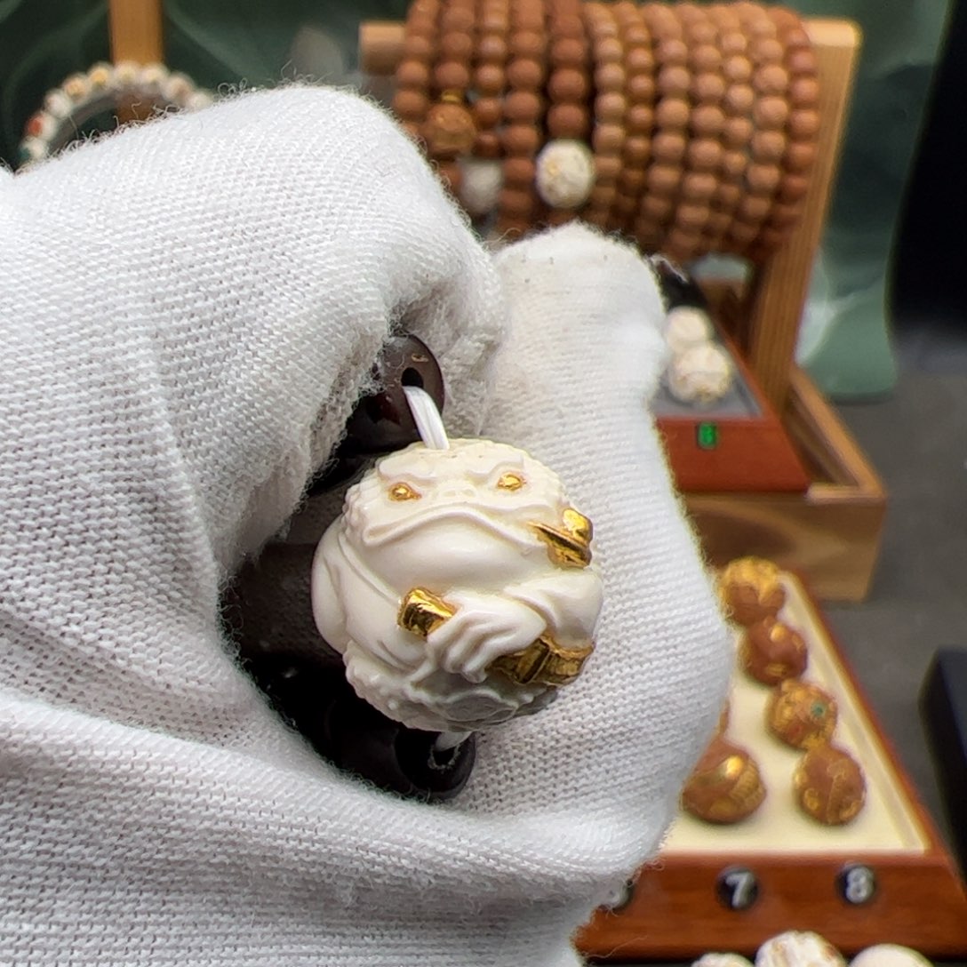 祥***子吊坠猴头核桃金蟾