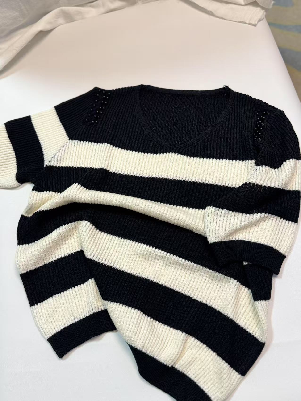 【欧琲】K637#V领条纹针织上衣