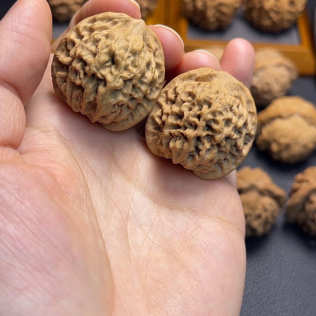 桃核把件33全品秦闷。孟