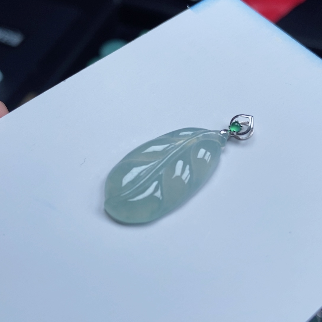 翡翠颈饰未镶嵌娟