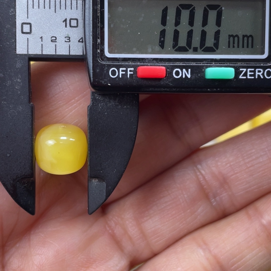 蜜蜡未镶嵌裸石1杂