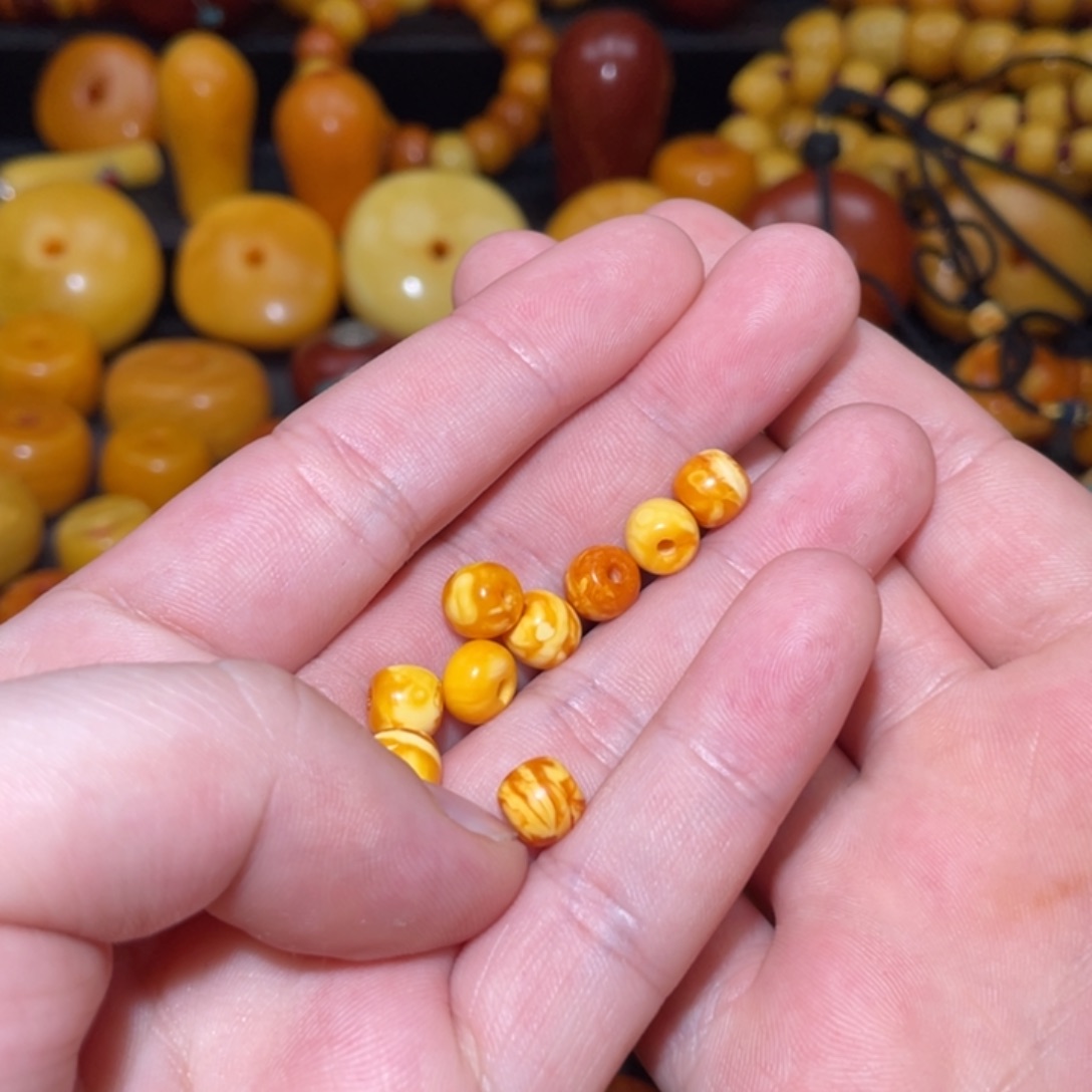 云***泽琥珀未镶嵌裸石9颗