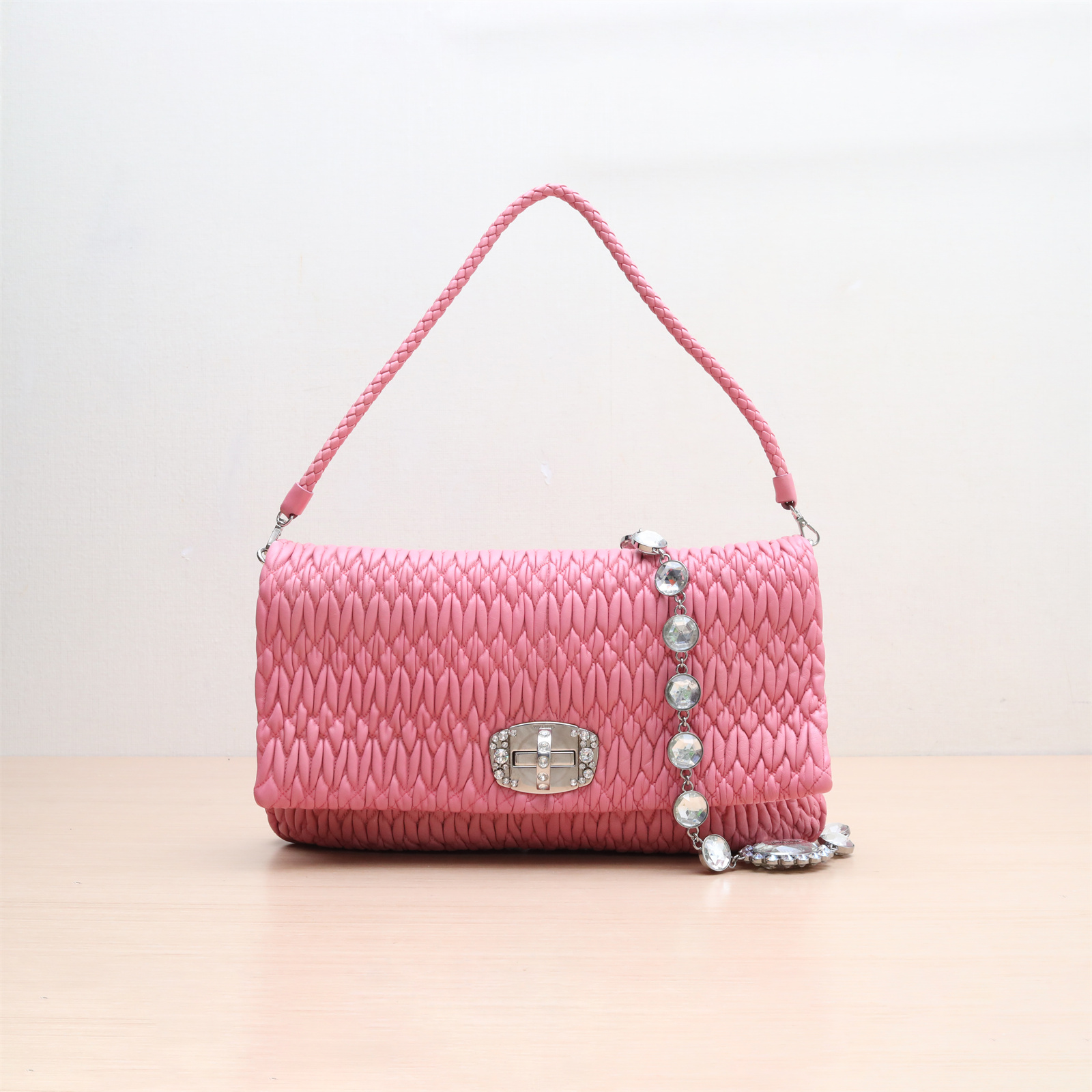 95新 MIU MIU/缪缪 褶皱 33 仿水晶斜挎包 粉色 皮革C P224621223