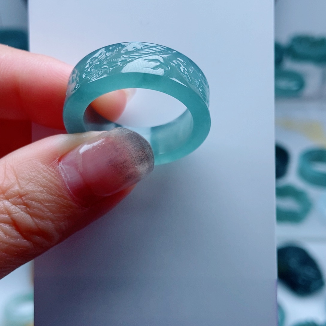 翡翠未镶嵌戒指看****灭翡翠