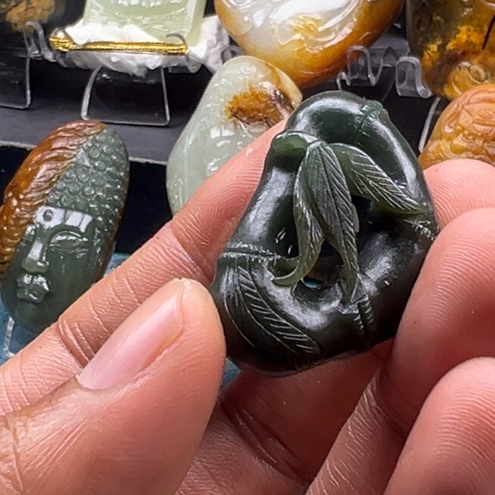 傅***瘦和田玉未镶嵌挂件