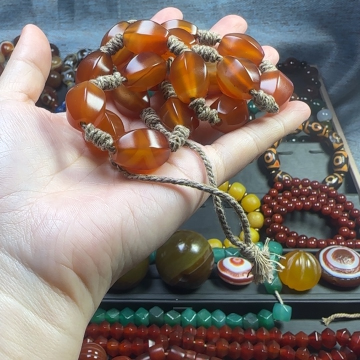 未镶嵌颈饰玛瑙/玉髓马*