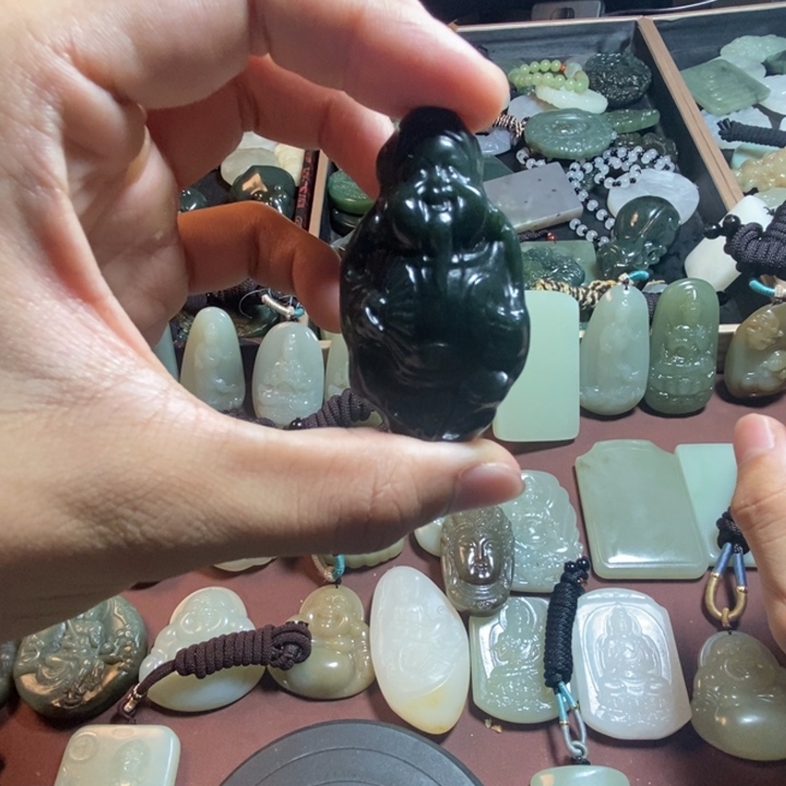 和田玉未镶嵌珠宝奇石