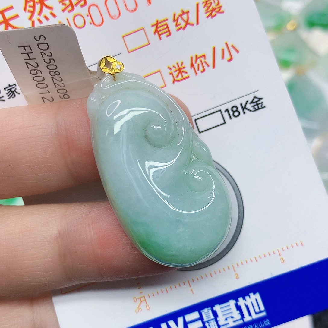 颈饰18K金镶嵌翡翠如意