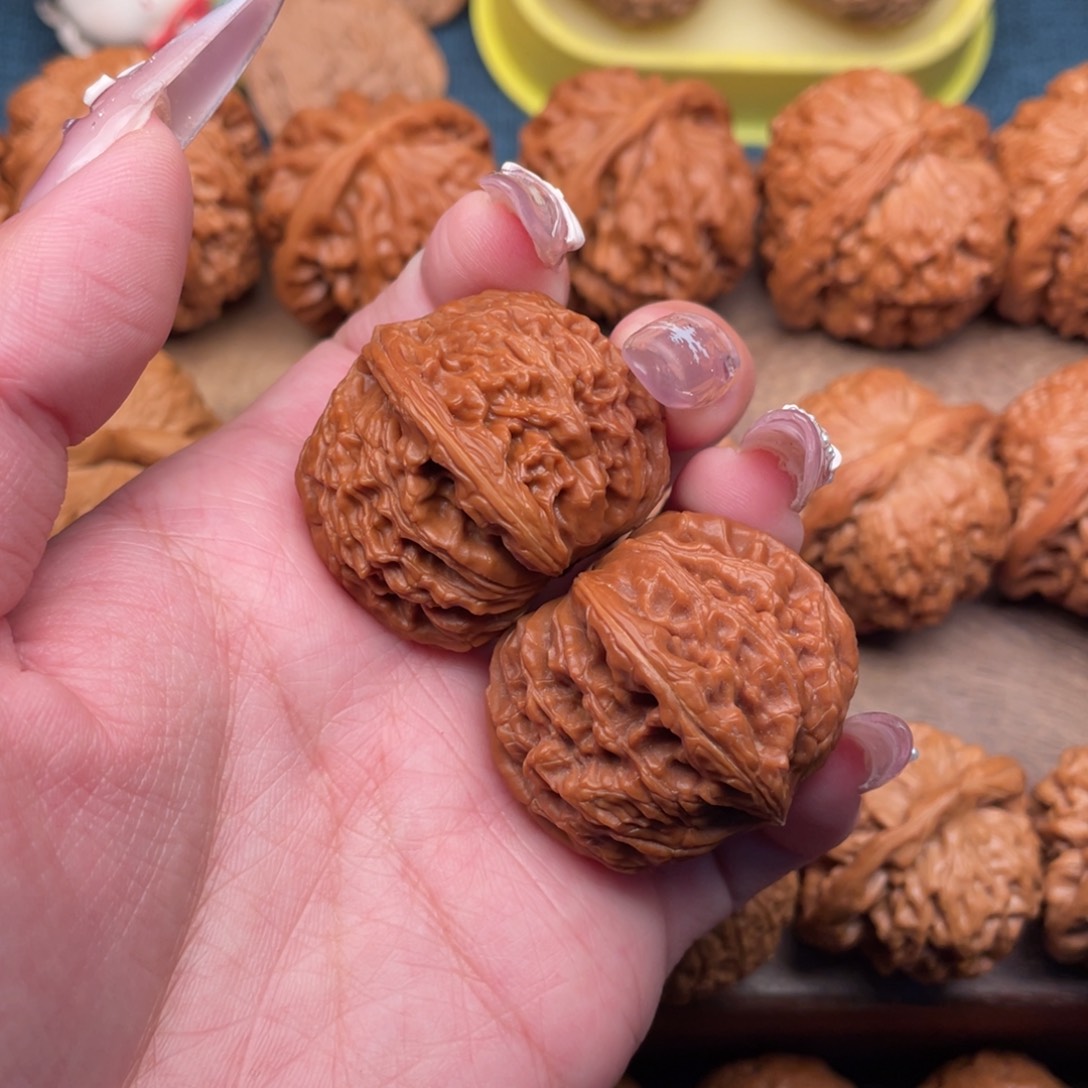 把件文玩核桃红皮山地球磨35