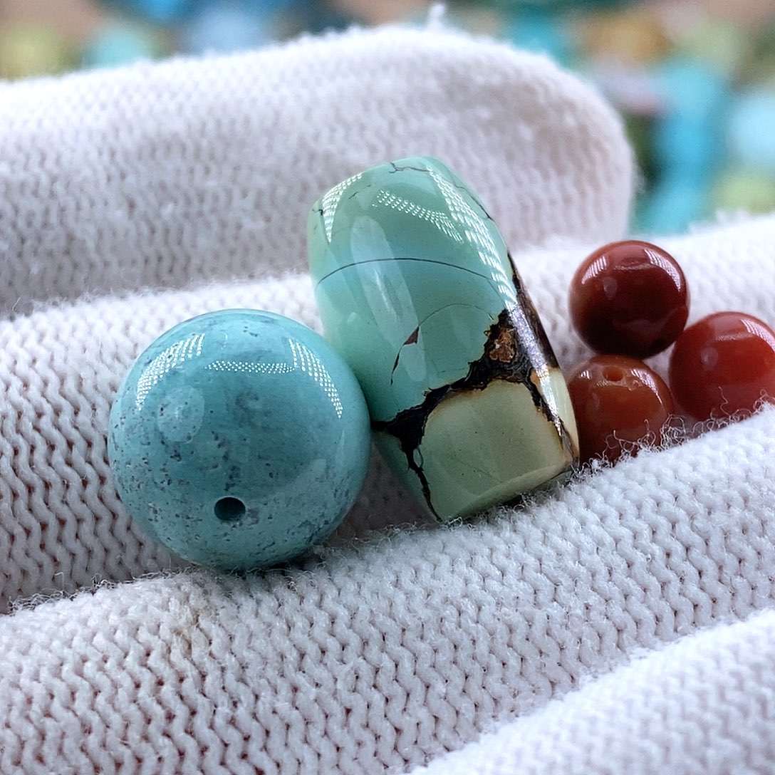 南红玛瑙未镶嵌珠宝奇石