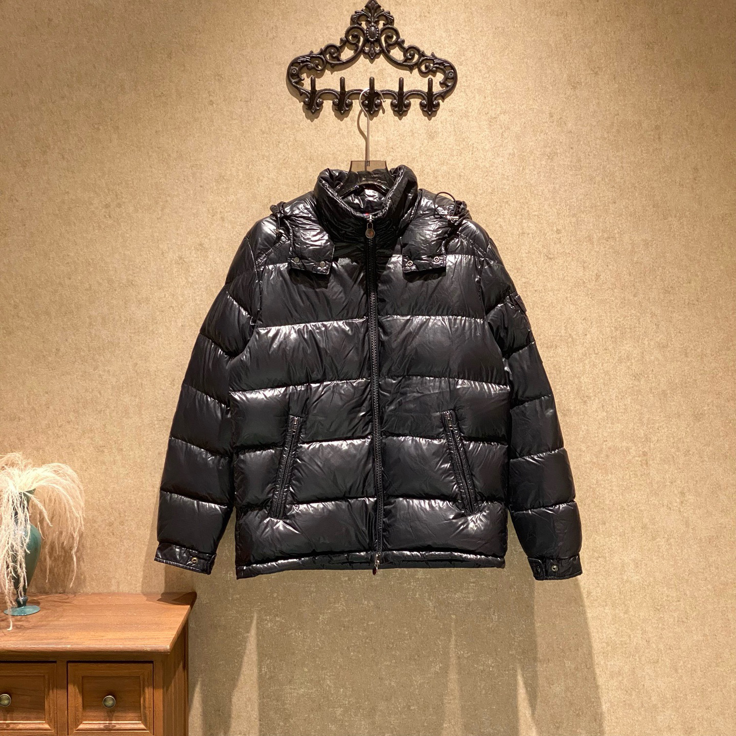99新 MONCLER 黑色刺绣徽标羽绒服/4码/99新/39052
