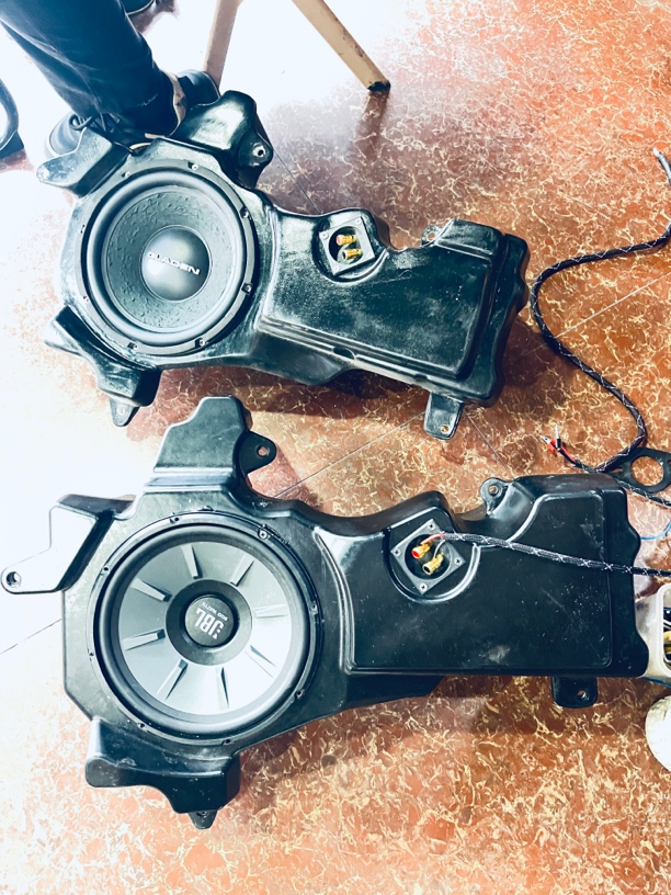 兰德酷路泽专用箱体+低音汽车喇叭