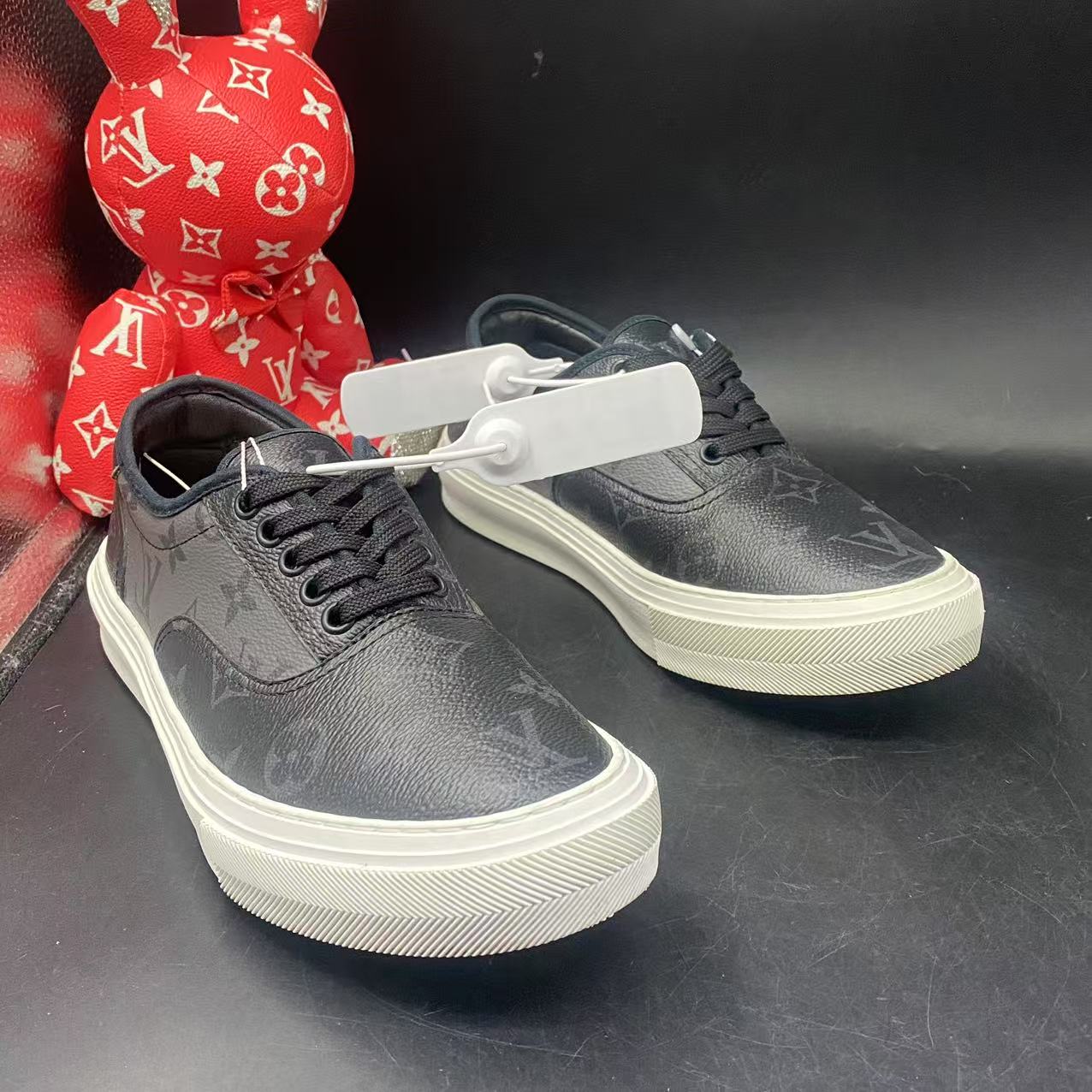95新 LouisVuitton/路易威登 【聚星优选】黑灰板鞋39.5码kke011