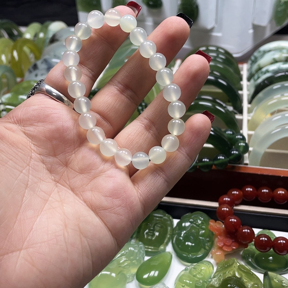 蛇纹石玉颈饰未镶嵌