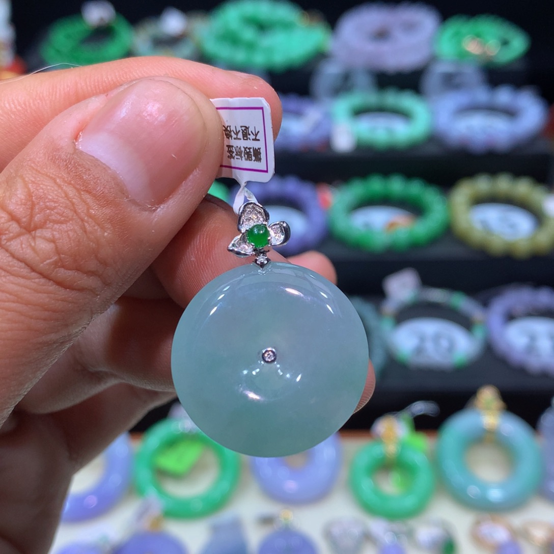 翡翠18K金镶嵌颈饰