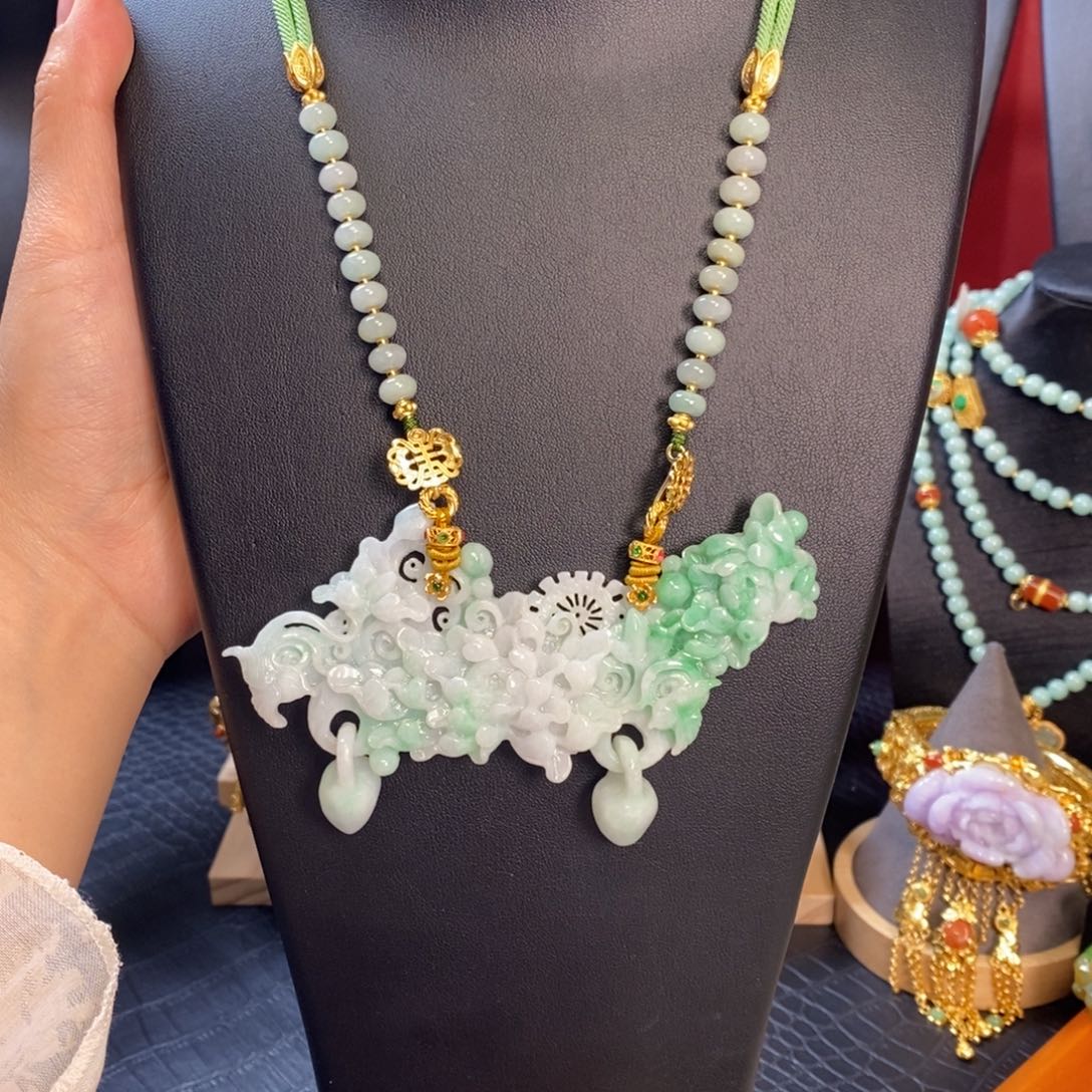 翡翠颈饰未镶嵌富贵花开吊坠 亏清