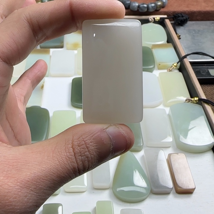 和田玉颈饰未镶嵌亚***德