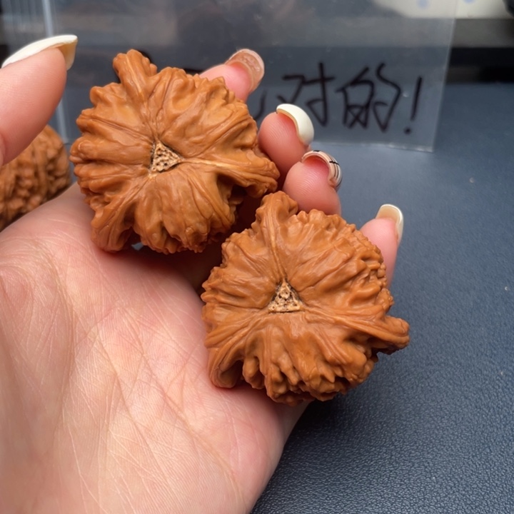 骚***帅文玩核桃吊坠白狮子