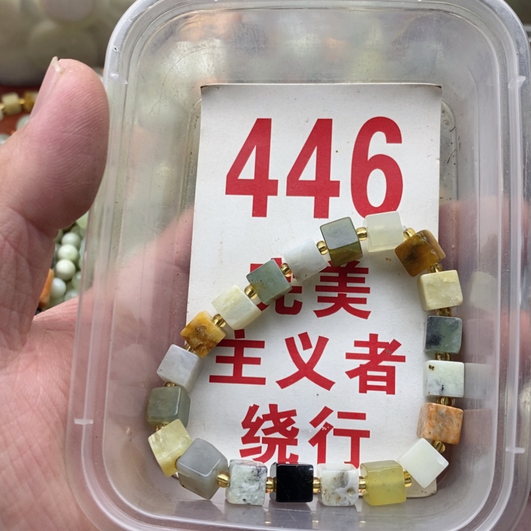 蛇纹石玉未镶嵌挂坠