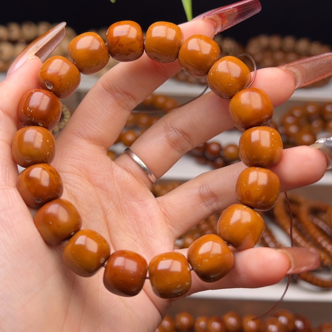 弗***德手串紫金鼠13半实心老型练手款