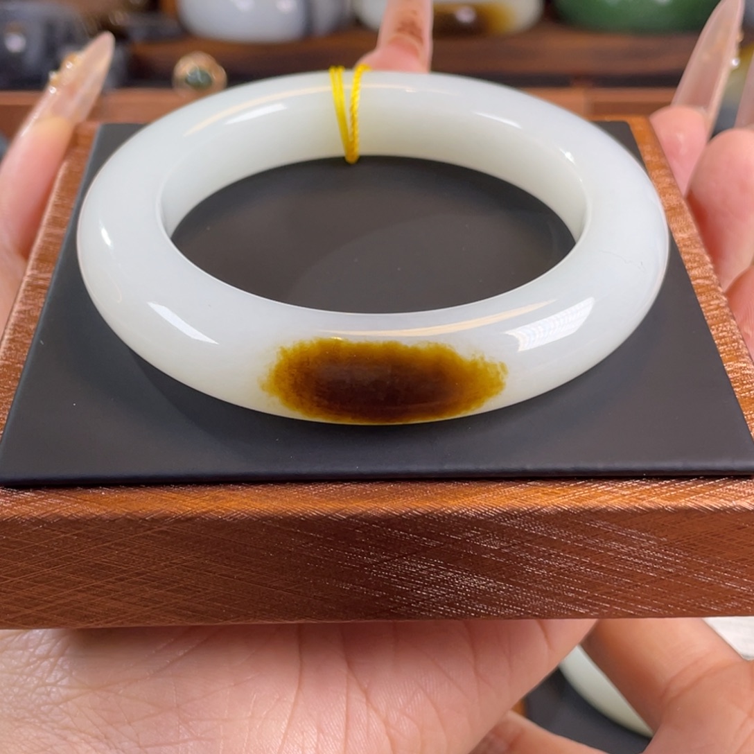 和田玉未镶嵌手镯