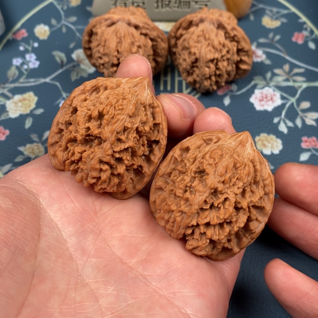 文玩核桃吊坠41全品原桩。满天星，45克，精配，MM35