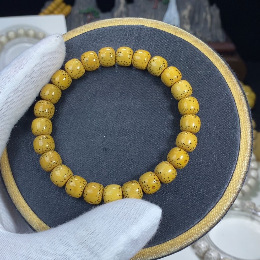 手串星月菩提卡9.5正月通体鸡油黄