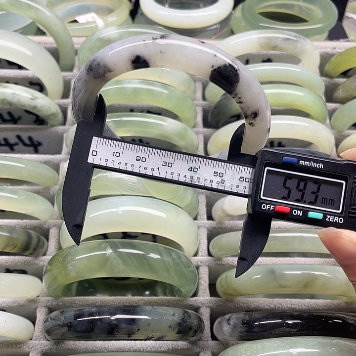 蛇纹石玉未镶嵌手镯244