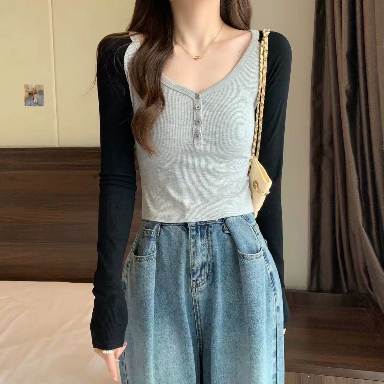 新款修身打底衫撞色v领百搭上衣女春秋拼色长袖性感辣妹插肩袖T恤