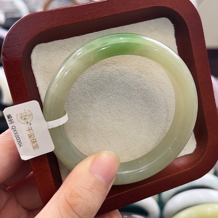 和田玉未镶嵌手镯56