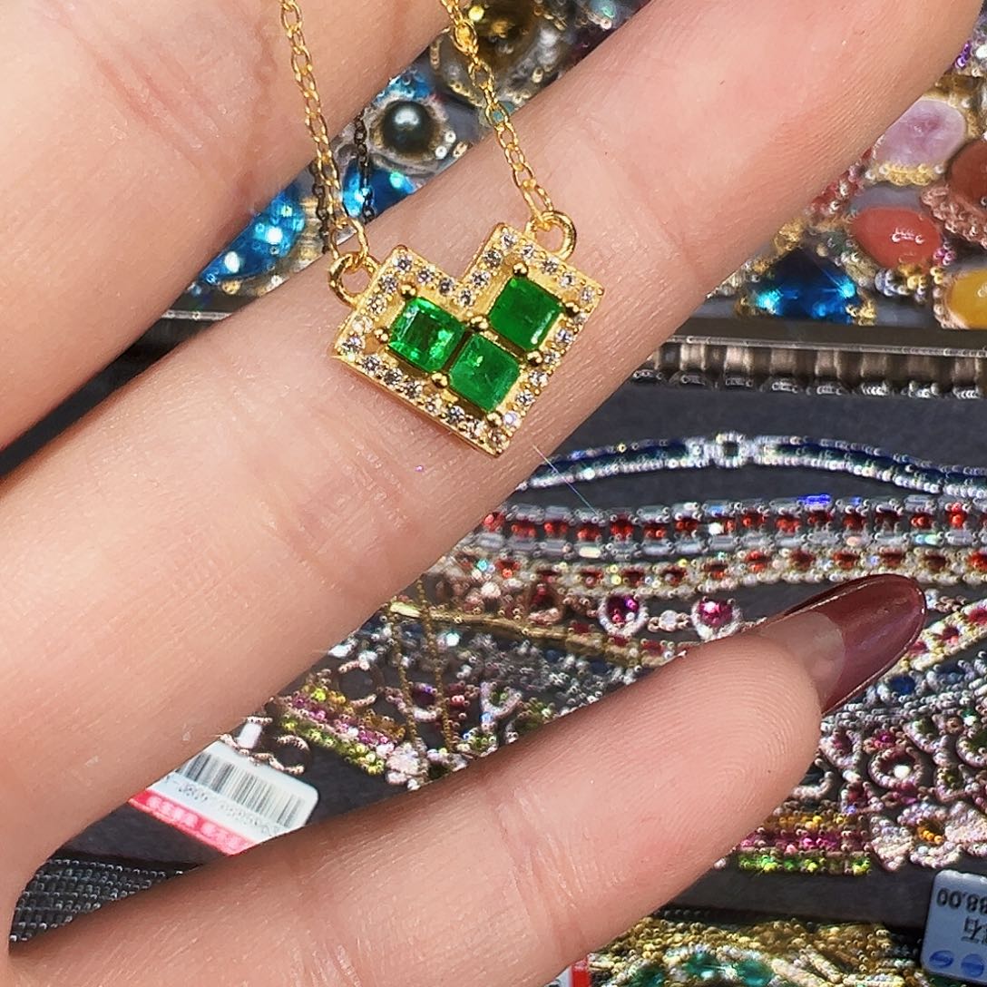 银S925镶嵌祖母绿珠宝奇石