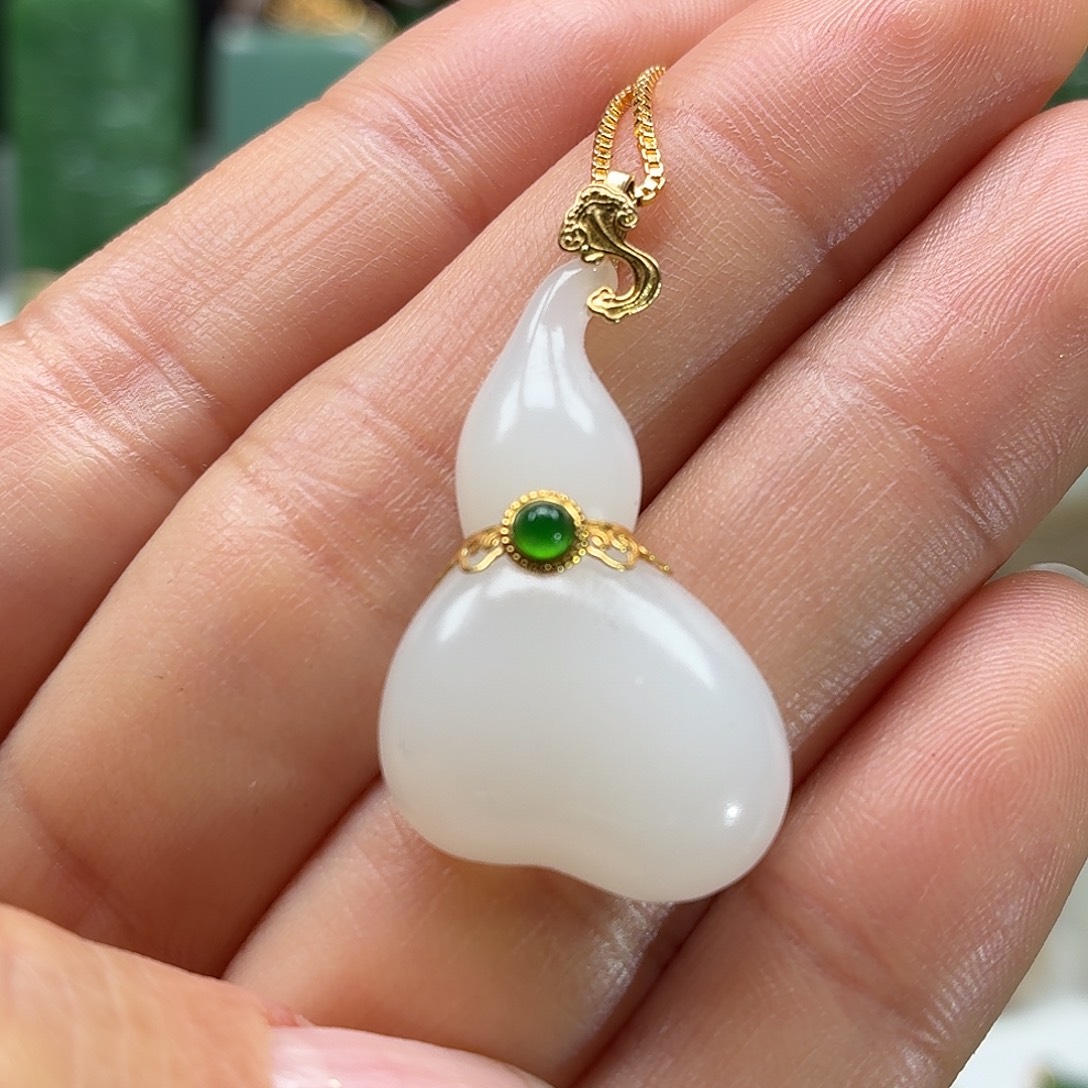 和田玉18K金镶嵌颈饰