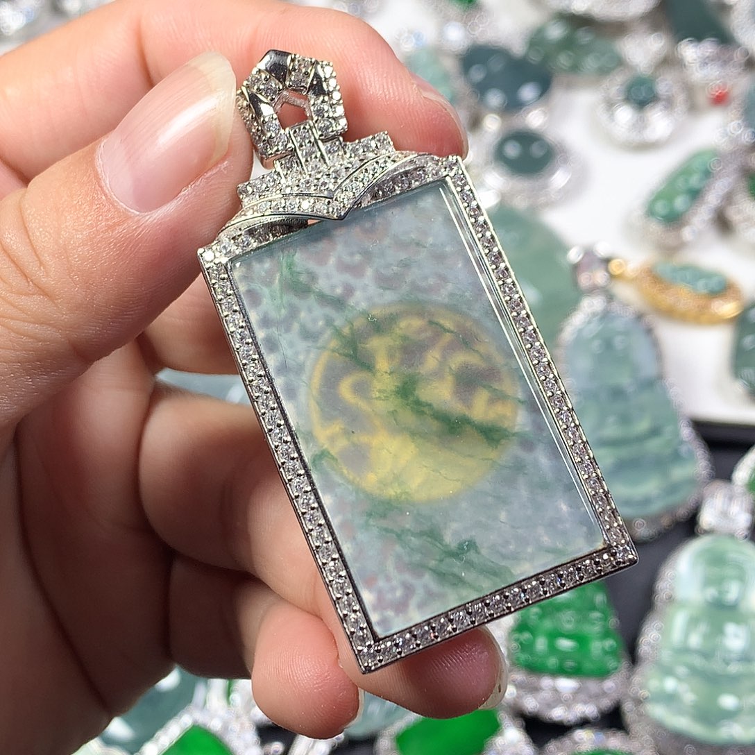 翡翠未镶嵌颈饰无事牌