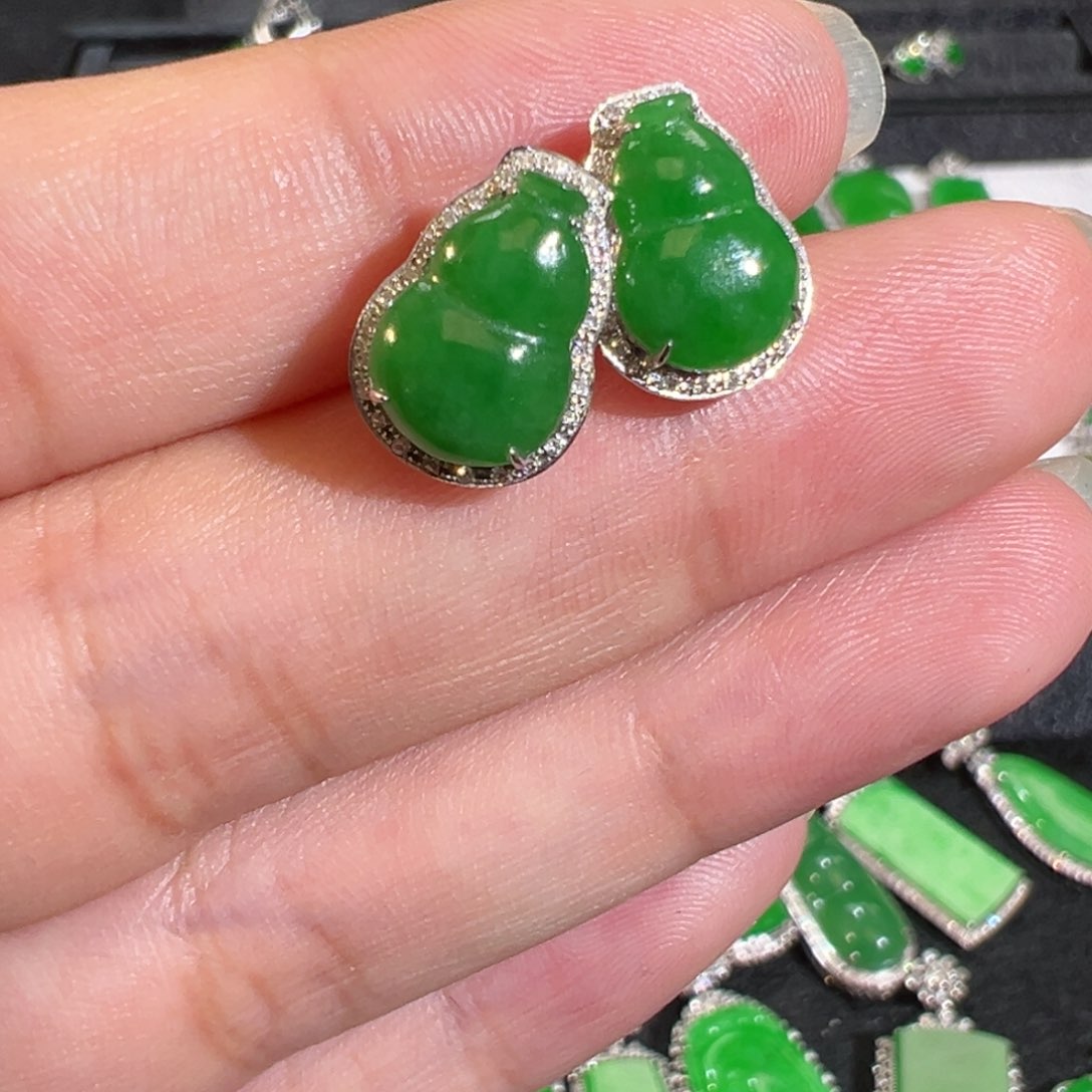 【闪购商品】翡翠吊坠(不含链)18K金镶嵌