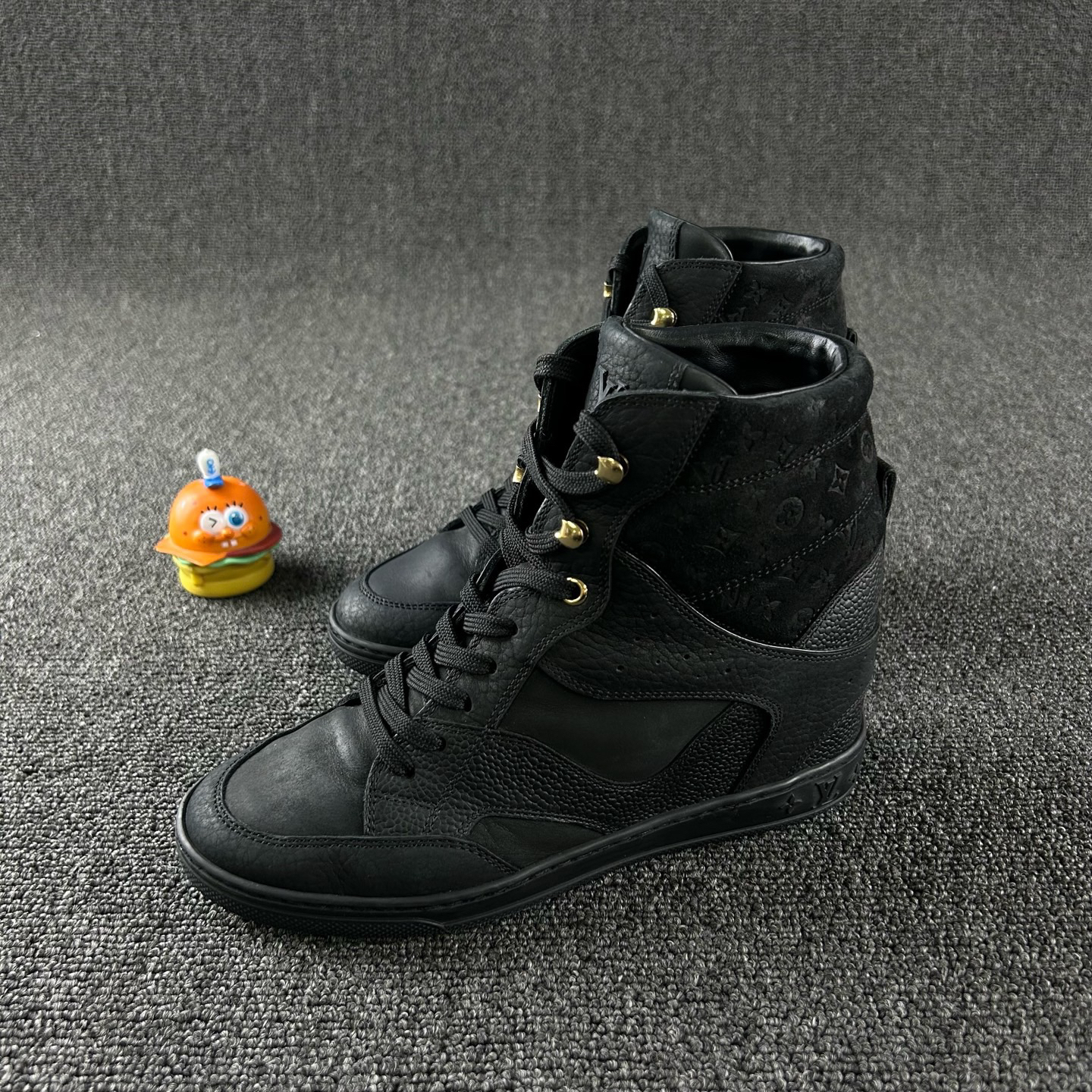 95新 LouisVuitton/路易威登 黑色高帮鞋36码 HB5209 