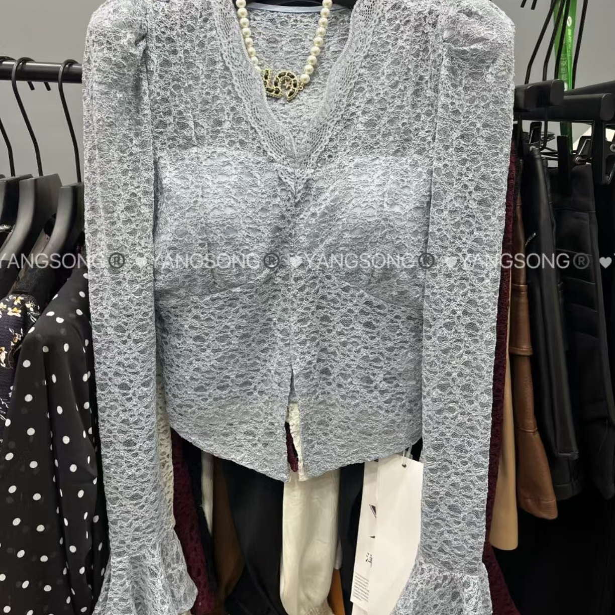 6337设计感性感V领收腰显瘦法式蕾丝打底衫女纯欲修身上衣