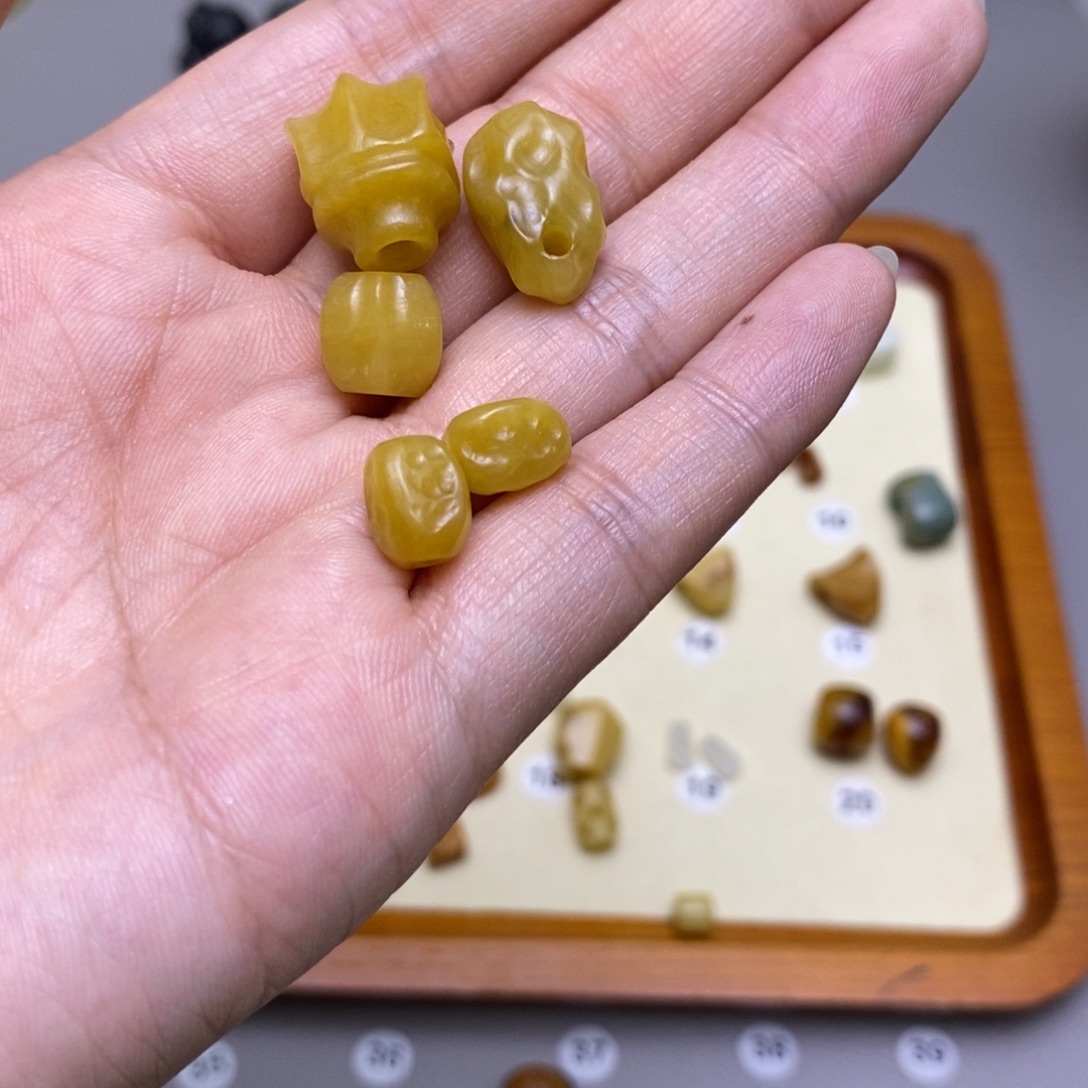 六***六蛇纹石玉未镶嵌配饰