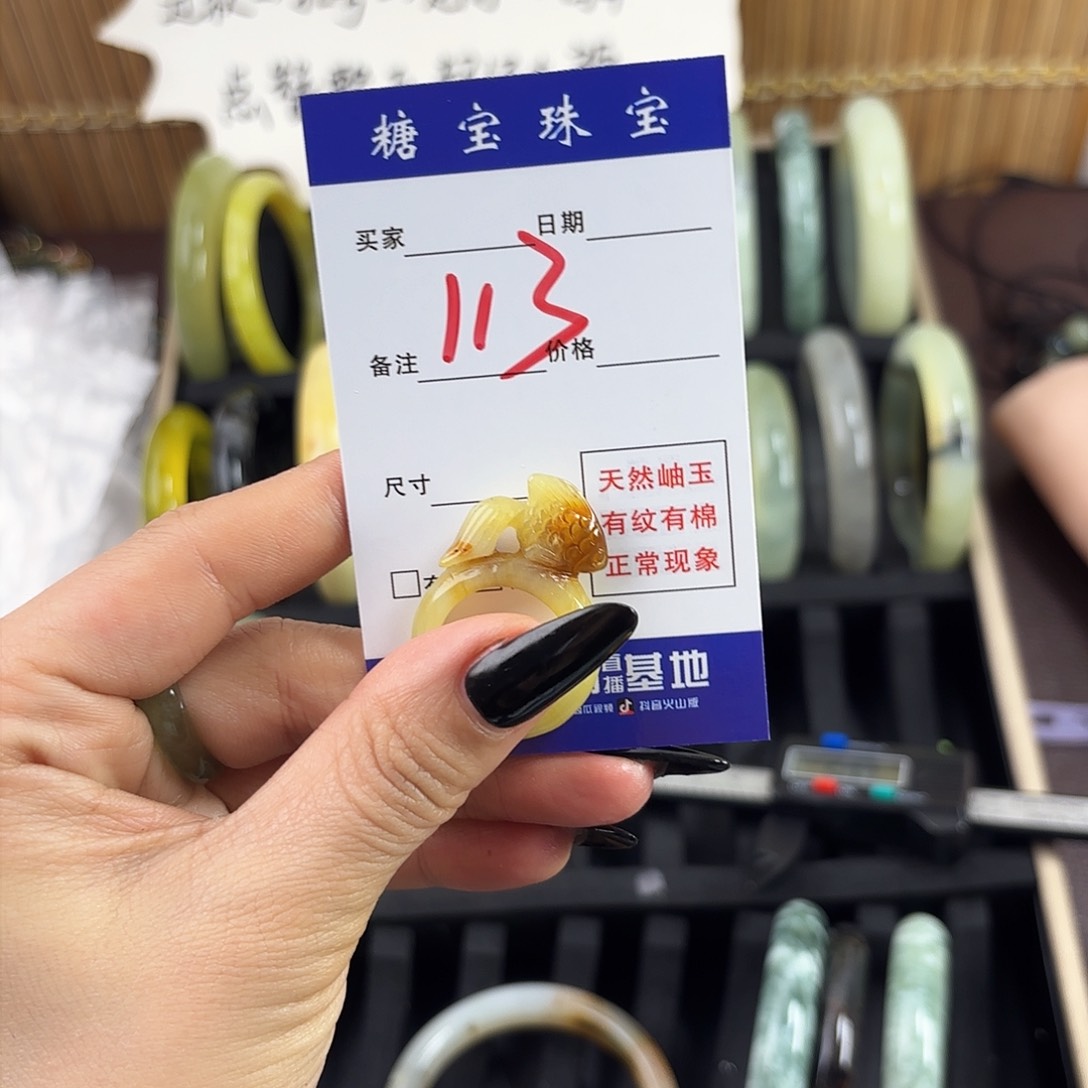 蛇纹石玉手镯未镶嵌烤****.