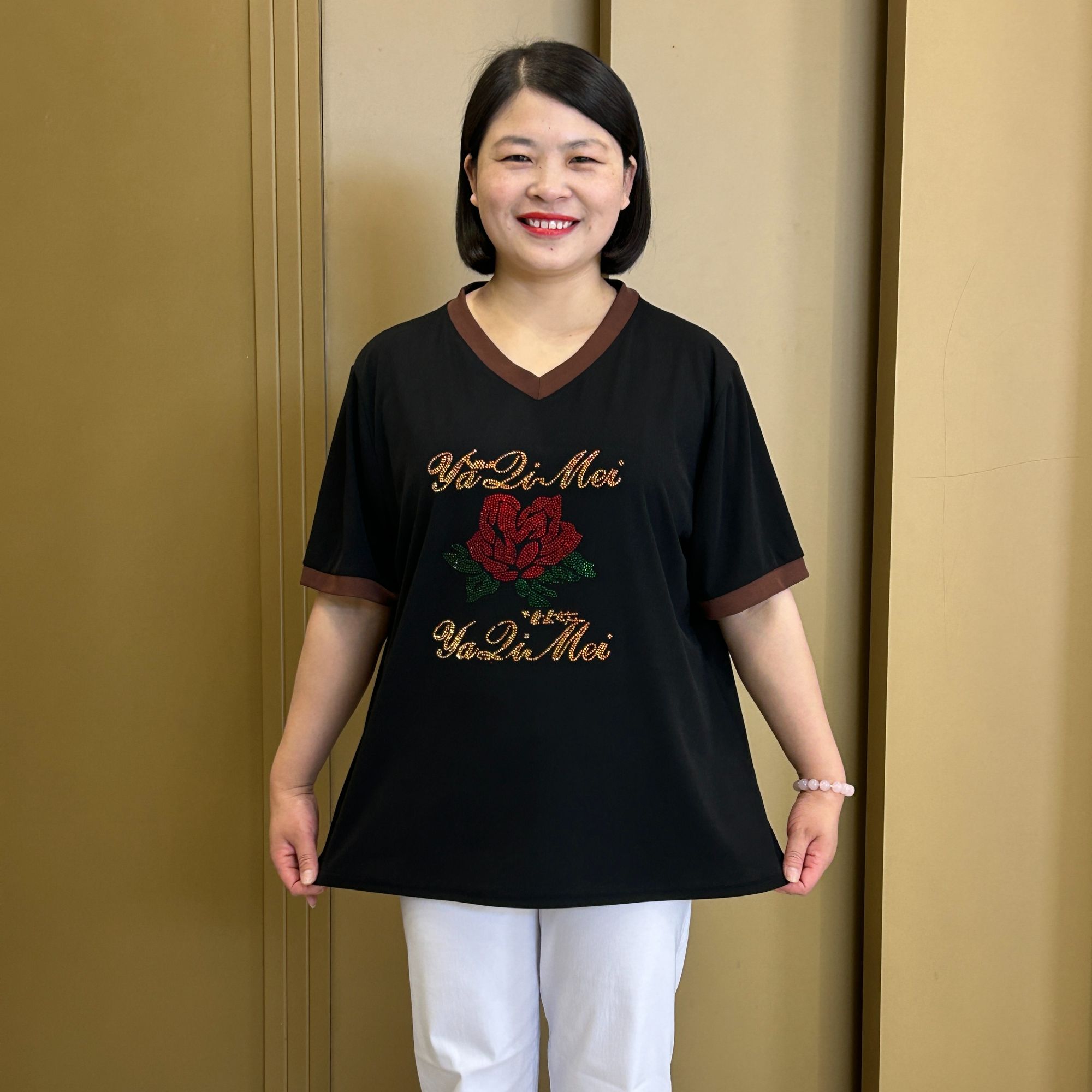 2025夏季新款V领烫钻宽松遮肉时尚百搭短袖大码上衣