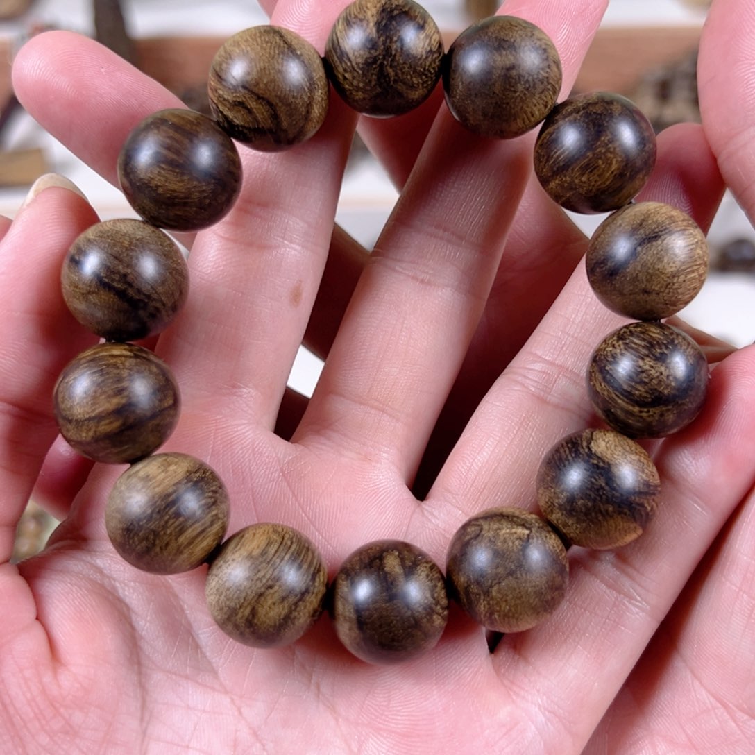 沉香手串河****厂越南芽庄白棋老料满瘤疤虎斑纹1.6