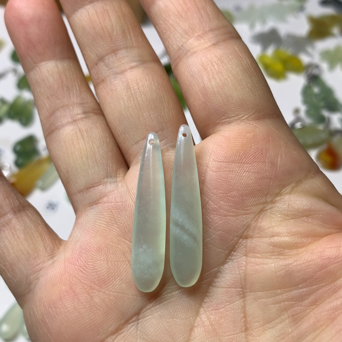 蛇纹石玉未镶嵌耳坠