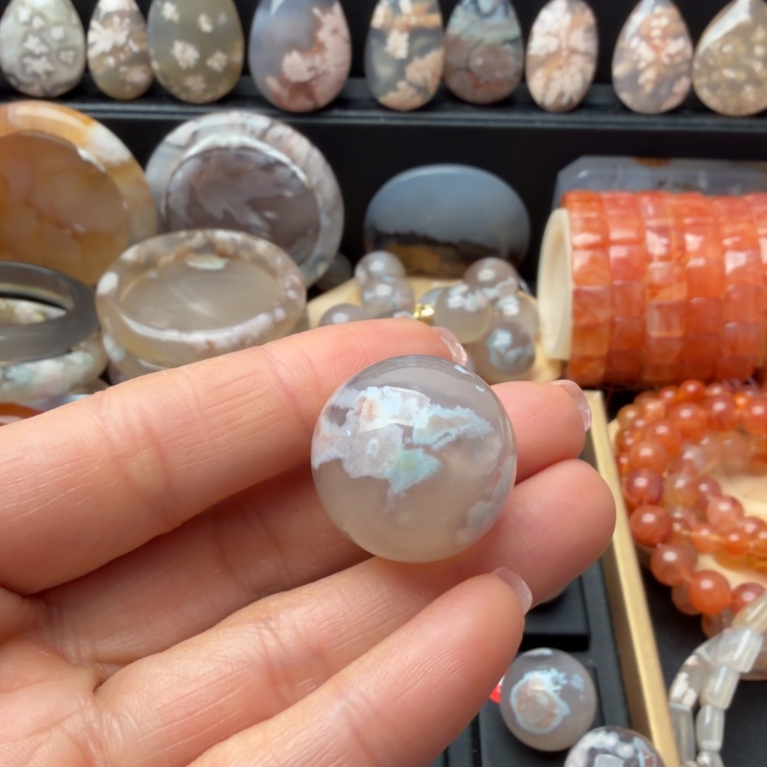 齐***棠玛瑙/玉髓未镶嵌颈饰