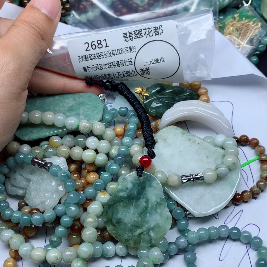 翡翠颈饰未镶嵌翡翠