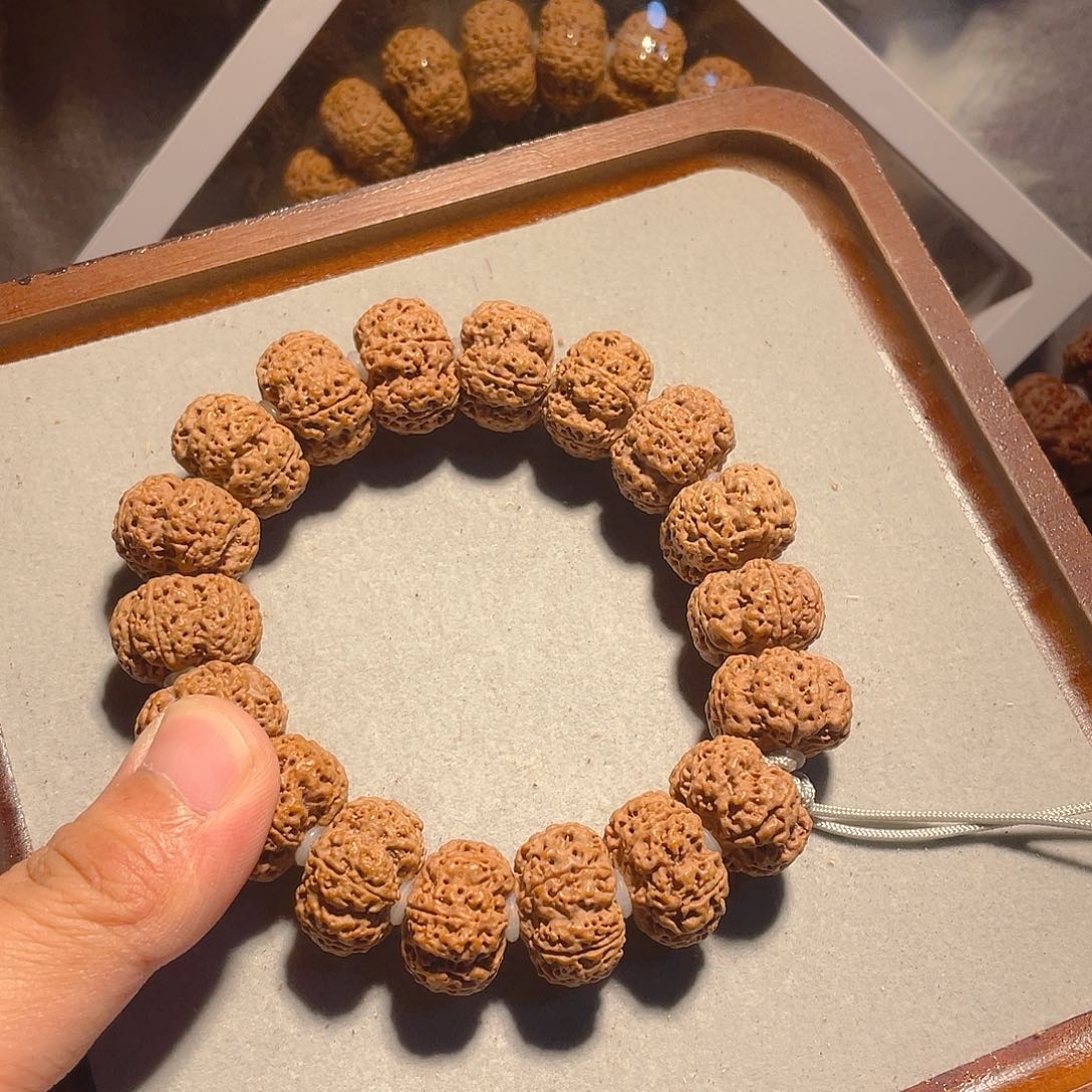 吊坠金刚菩提夹板21/22梅花蜂王