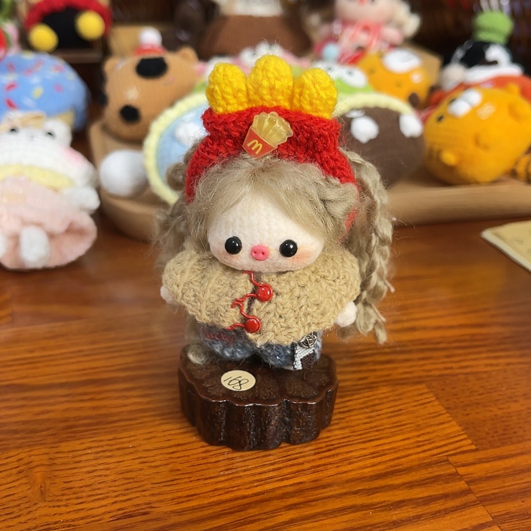 手工编织微钩磁吸小猪妹