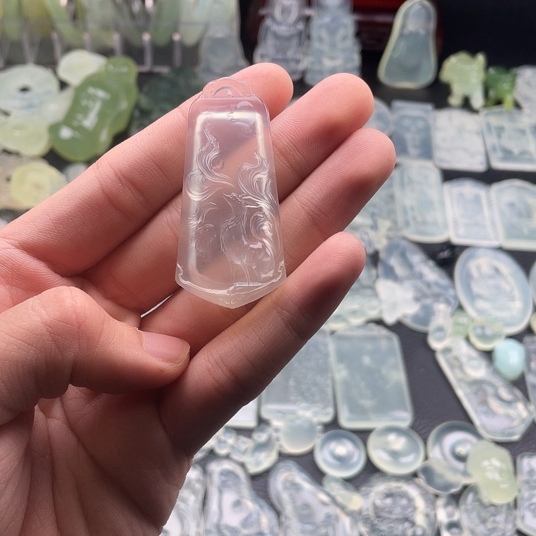 蛇纹石玉颈饰未镶嵌